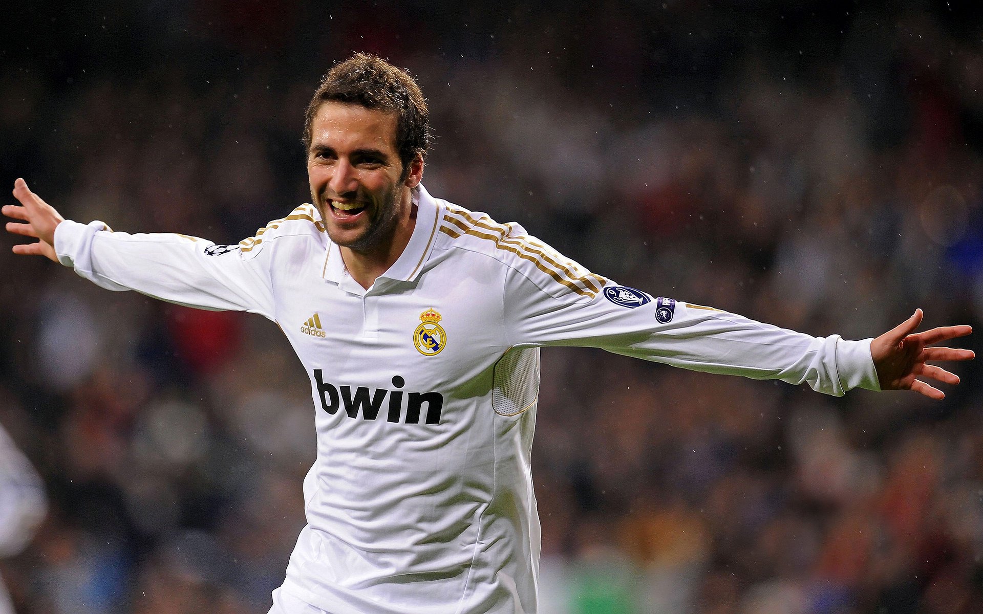 九游体育网站-足球运动员利用社交媒体打造个人影响力，拓展多元发展，足球社交是什么